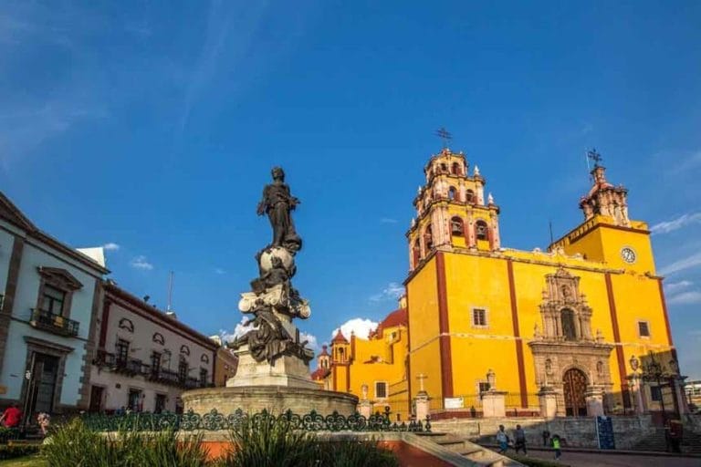 guanajuato basilica and square