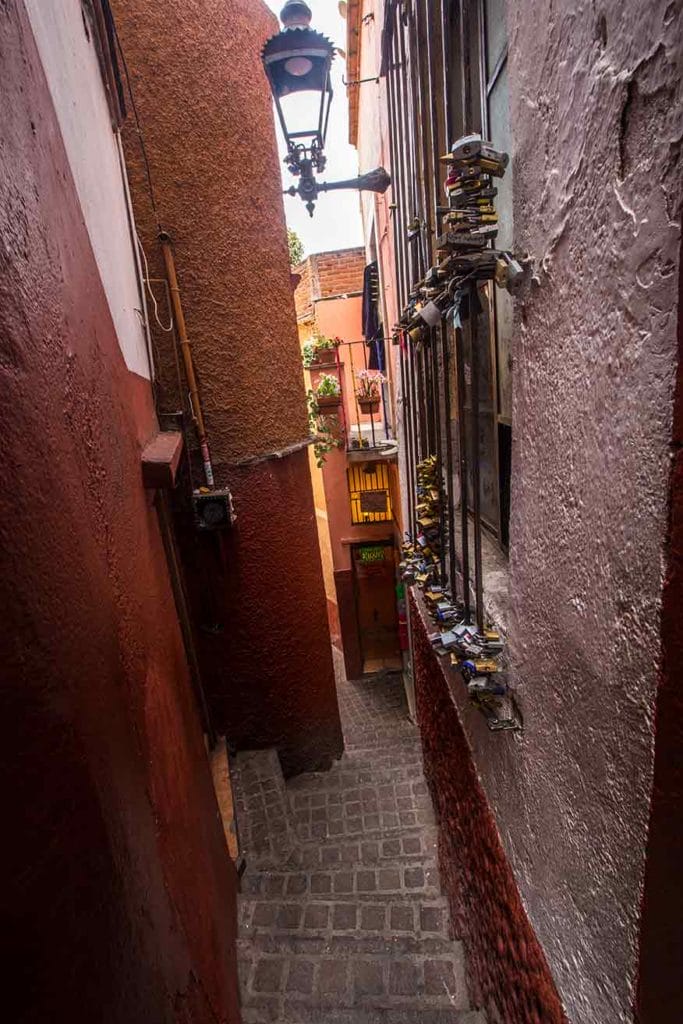 guanajuato callejon del beso
