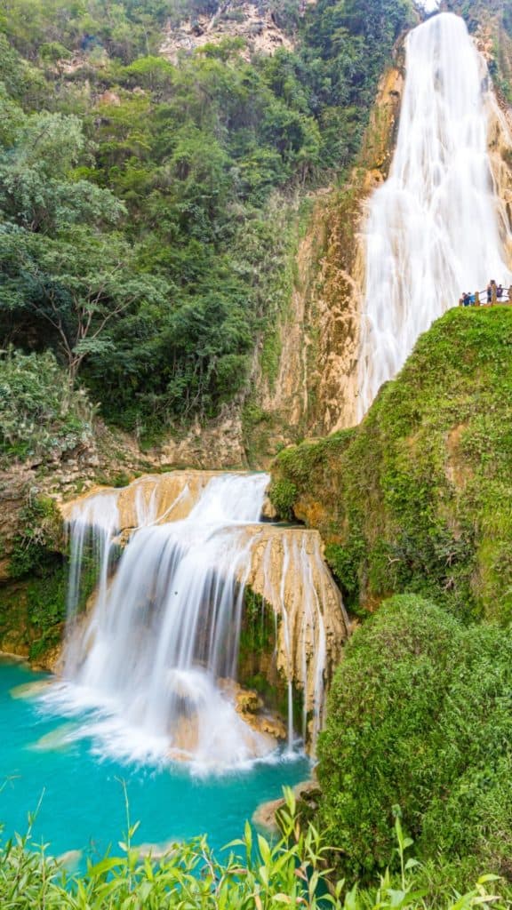 El chiflon waterfall- surrounded by vegetation