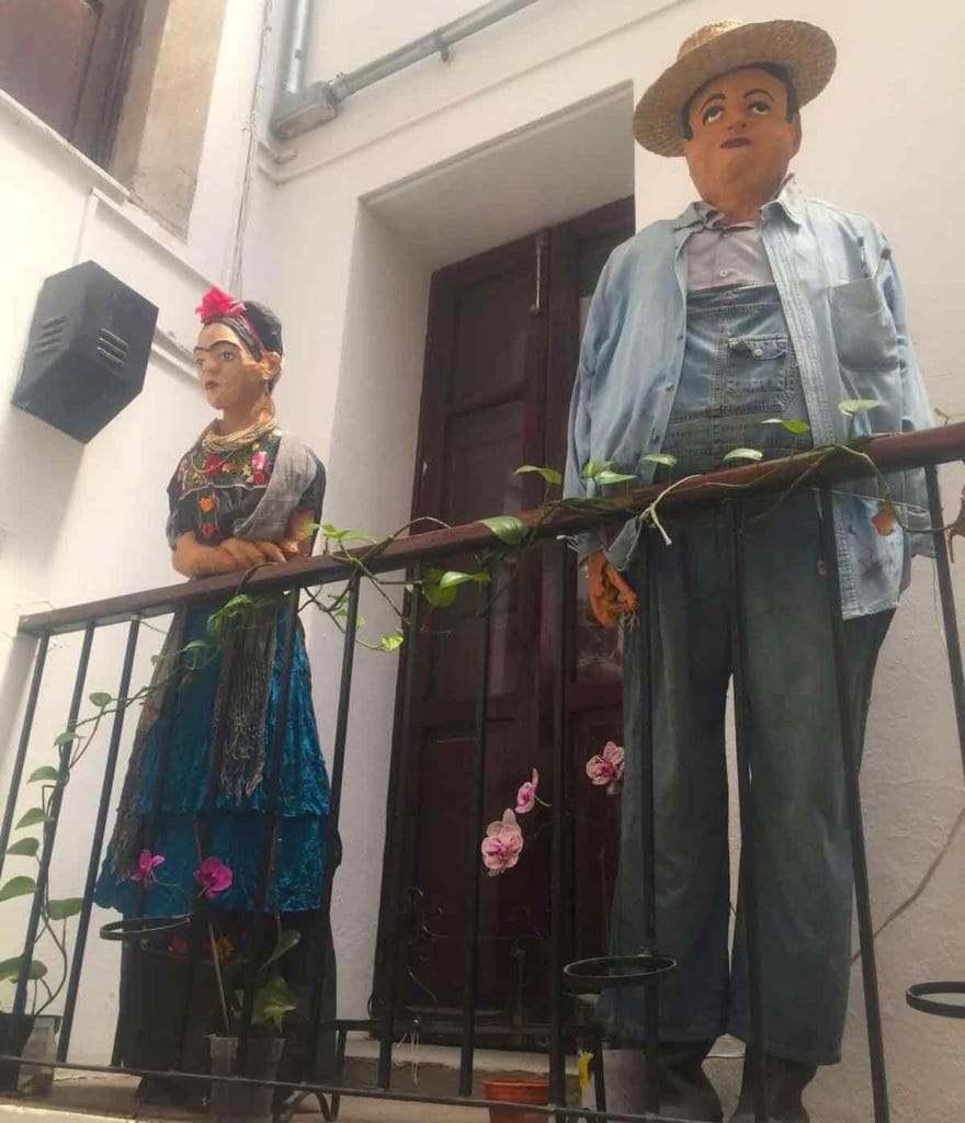 Museo diego de rivera balcony statues