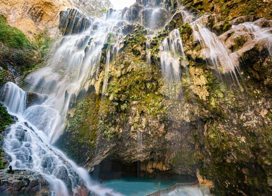 Las grutas de tolantongo - waterfall and cave