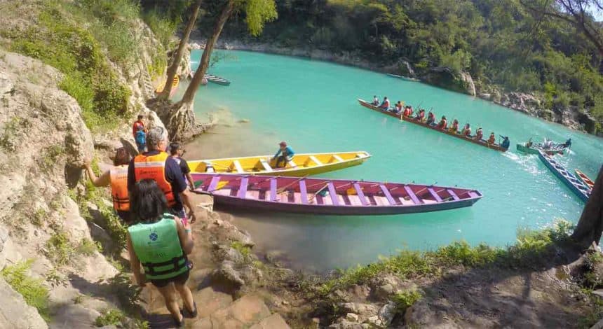 canoes in Tamul waterfalls