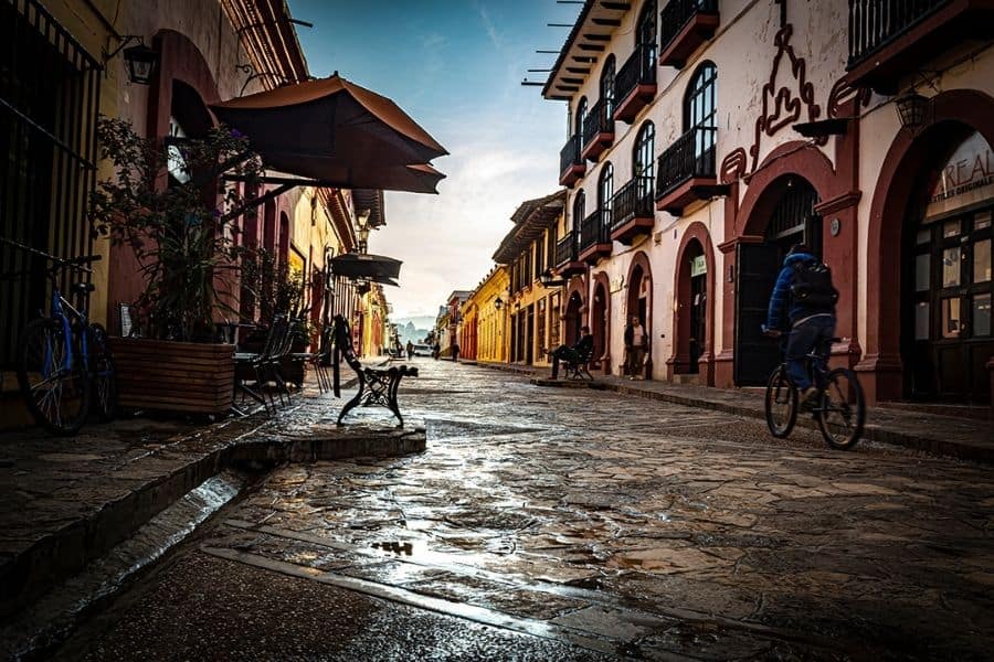 San Cristobal De Las casas streat ponds lined up with homes