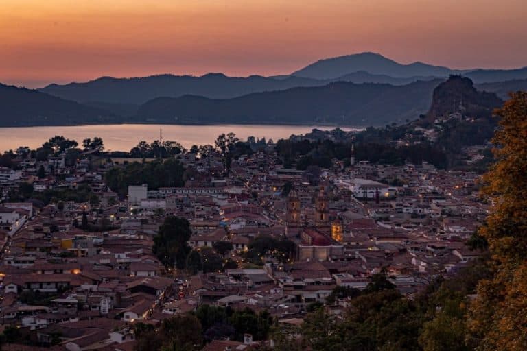 valle de bravo mexico sunset