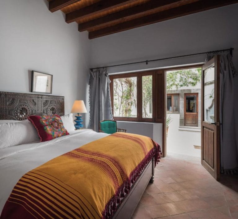 Hotel Amparo bedroom