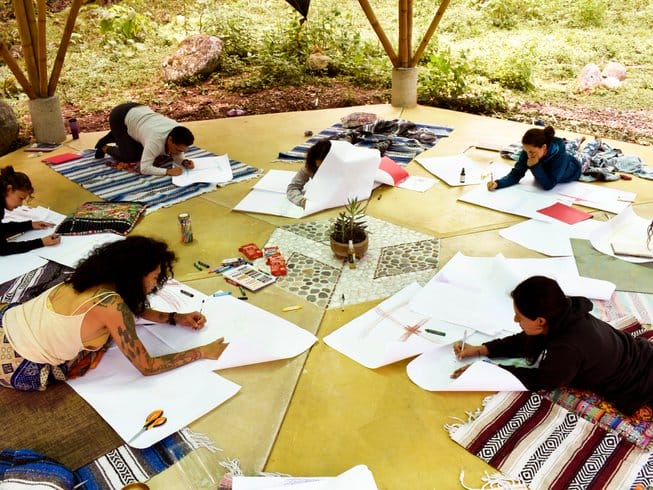 people drawing 