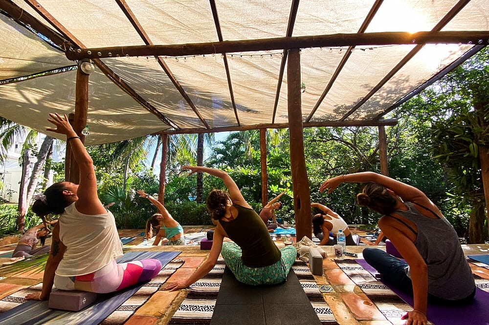 yoga practica in group