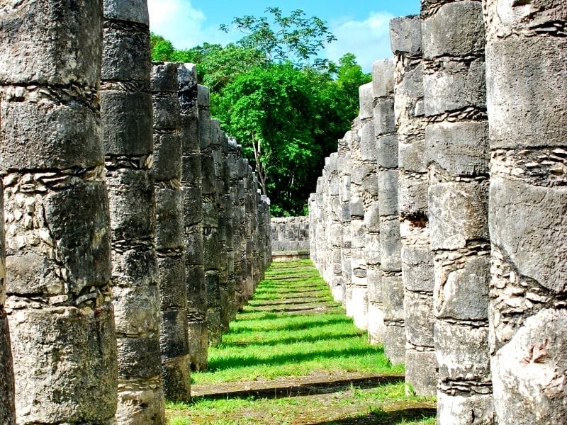 CHICHEN COLUMNS