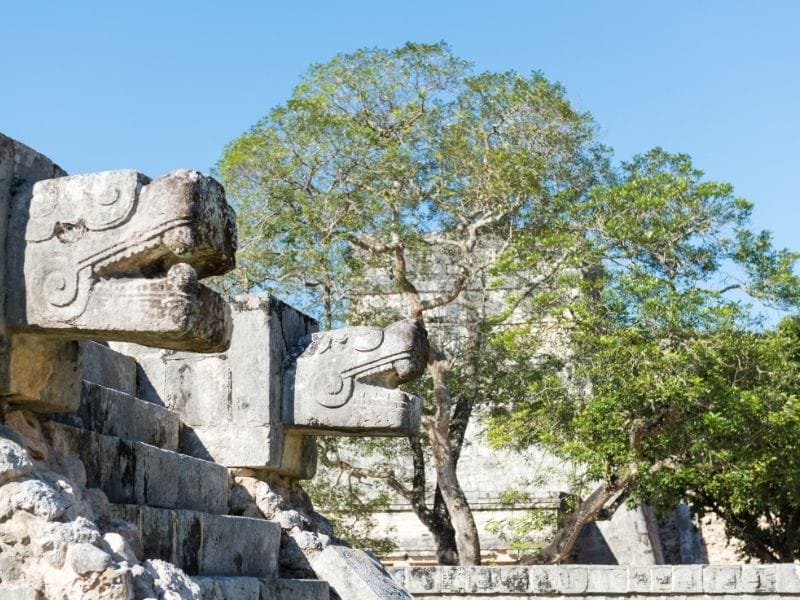 Chichen Itza structure serpiente 