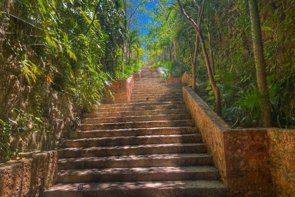 Tzukan cenote stairs