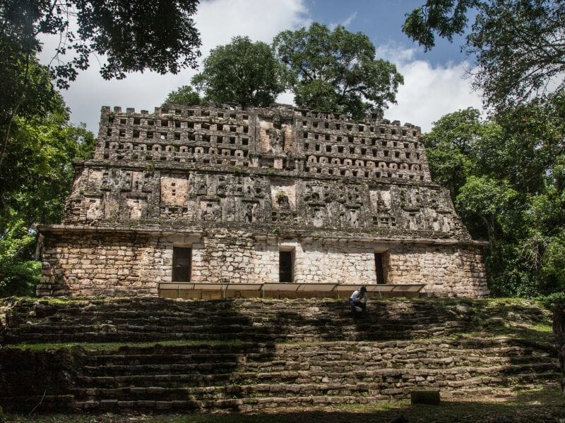 Yaxchilan building