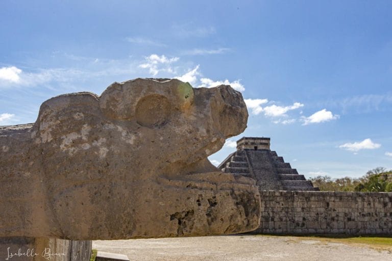 Chcihen Itza Kukulkan piramid from a distance