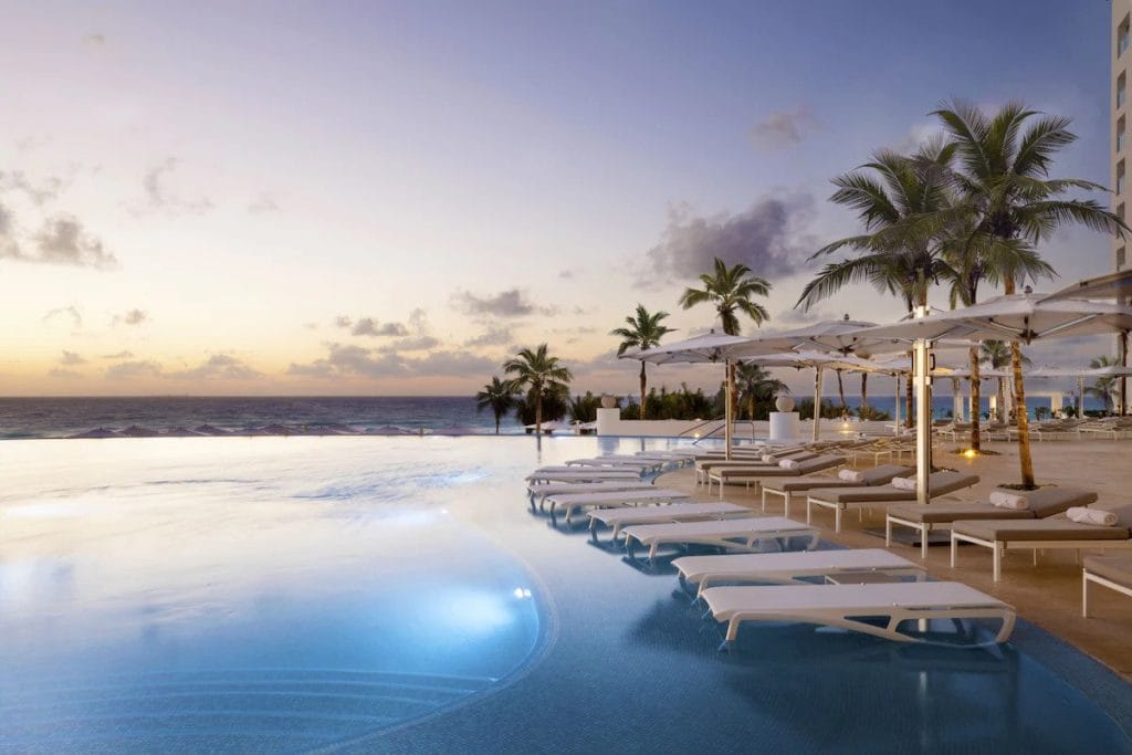 Le Blanc Cancun All inclusive Resort and Spa infinity pool