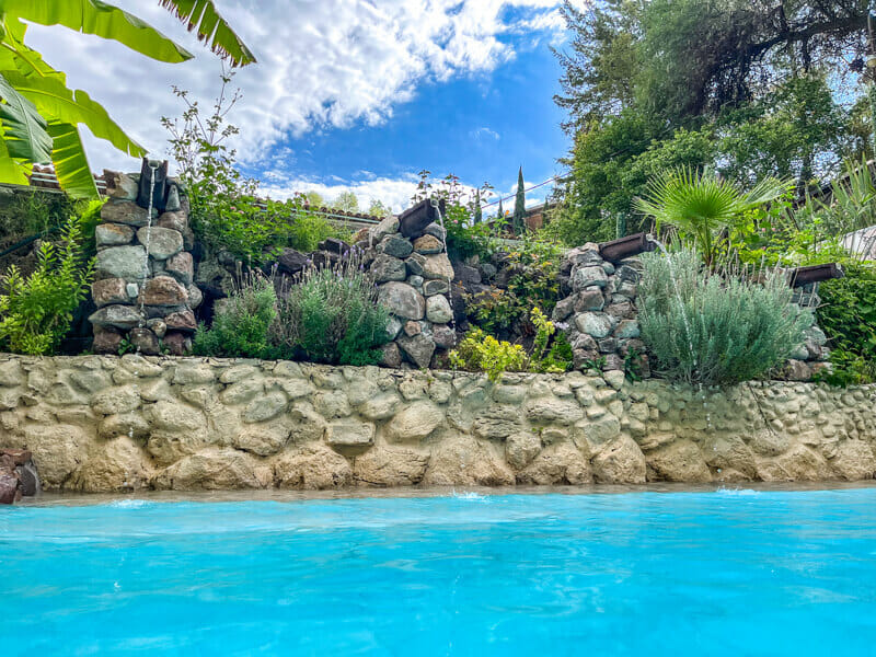 La gruta pool fountains