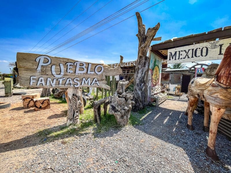 Pueblo Fantasma vintage store entrance