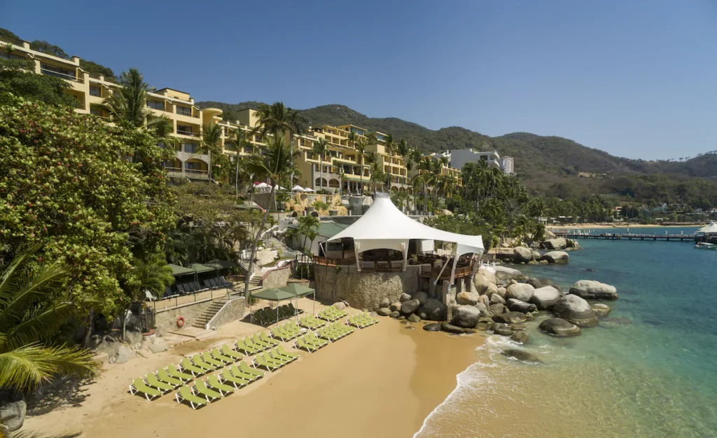 Camino Real Acapulco hotel