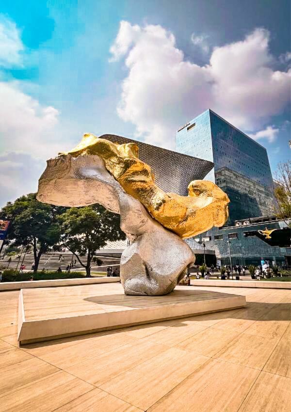 Jumex. museum statue
