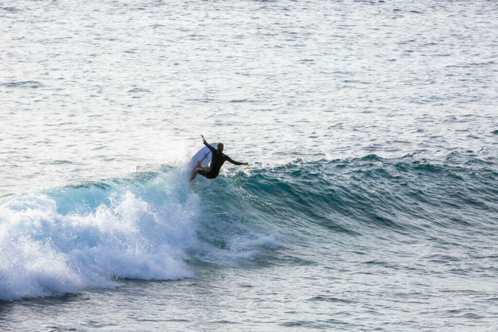 Surfing in Cabo playa monumentos