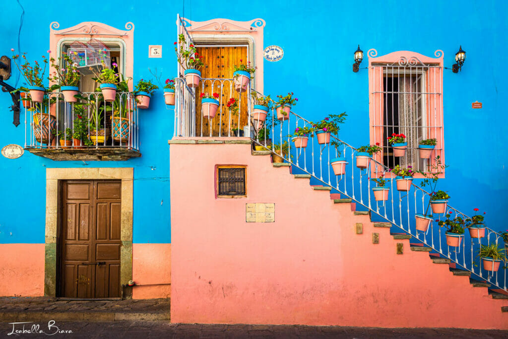 Guanaguato blue pink home stairs