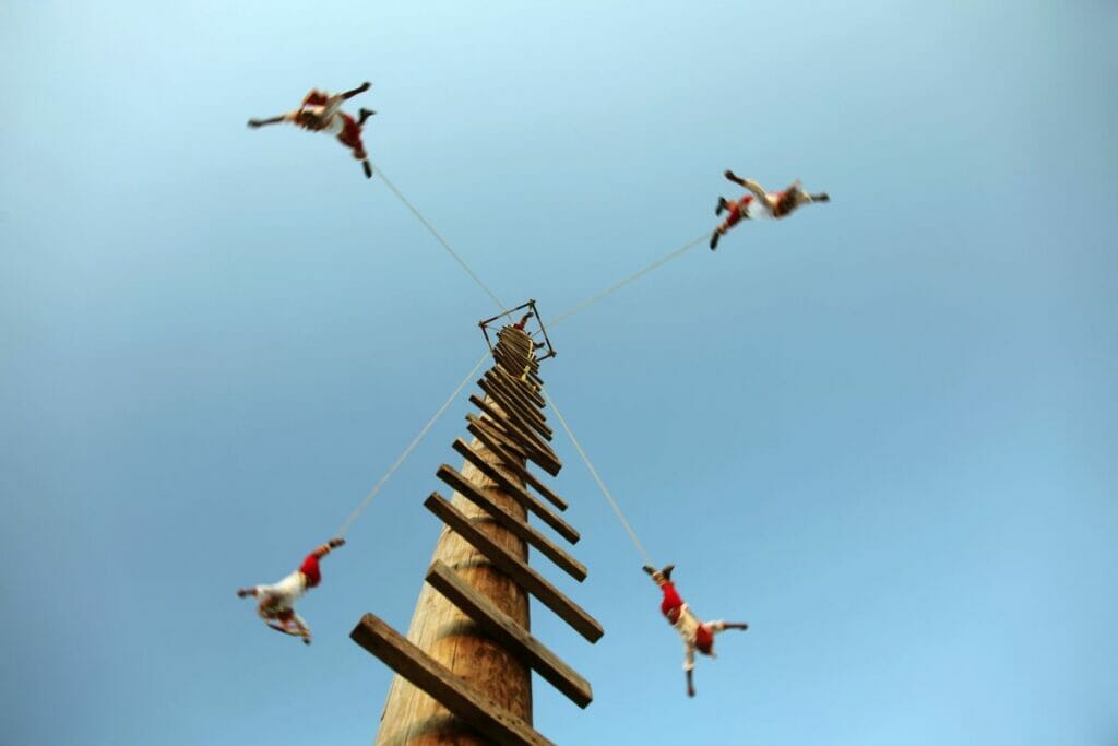 Voladores dancing
