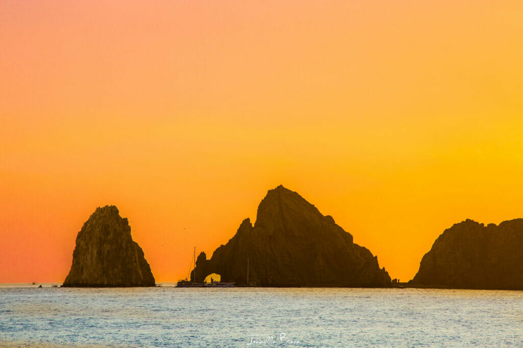 View of the Cabo arch as the sun sets