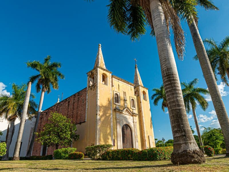 Image of Santa Ana church with yellow front side in Merida