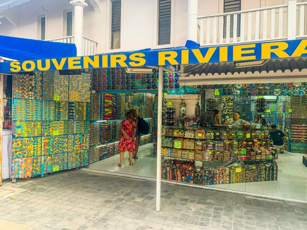 View of a souvenir magnet shop on 5th Avenue.