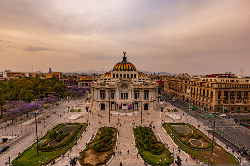 Bellas Artes Zoom out