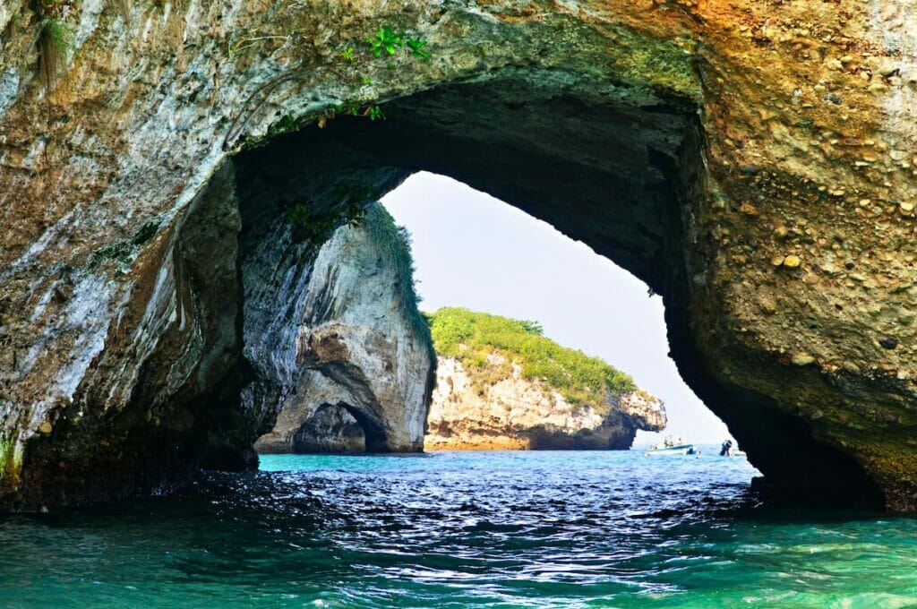Los Archos arch and view of the nearby islands.