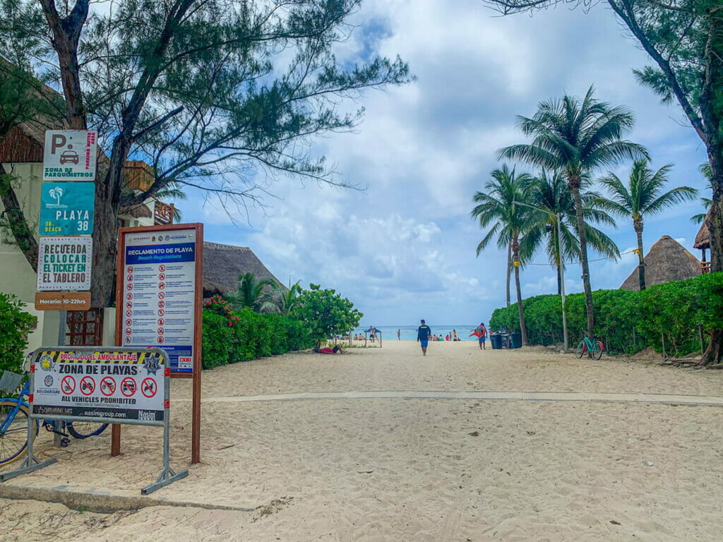 The entrance of Calle 38 Playa Beach with white sand.