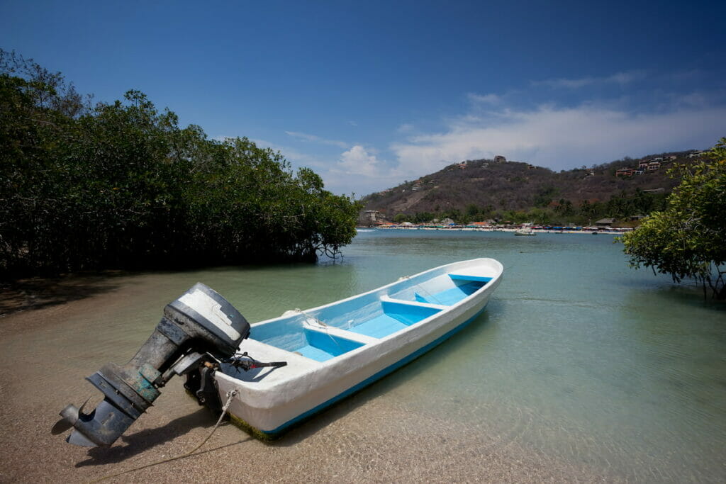 A boat in Playa Las Gatas.
