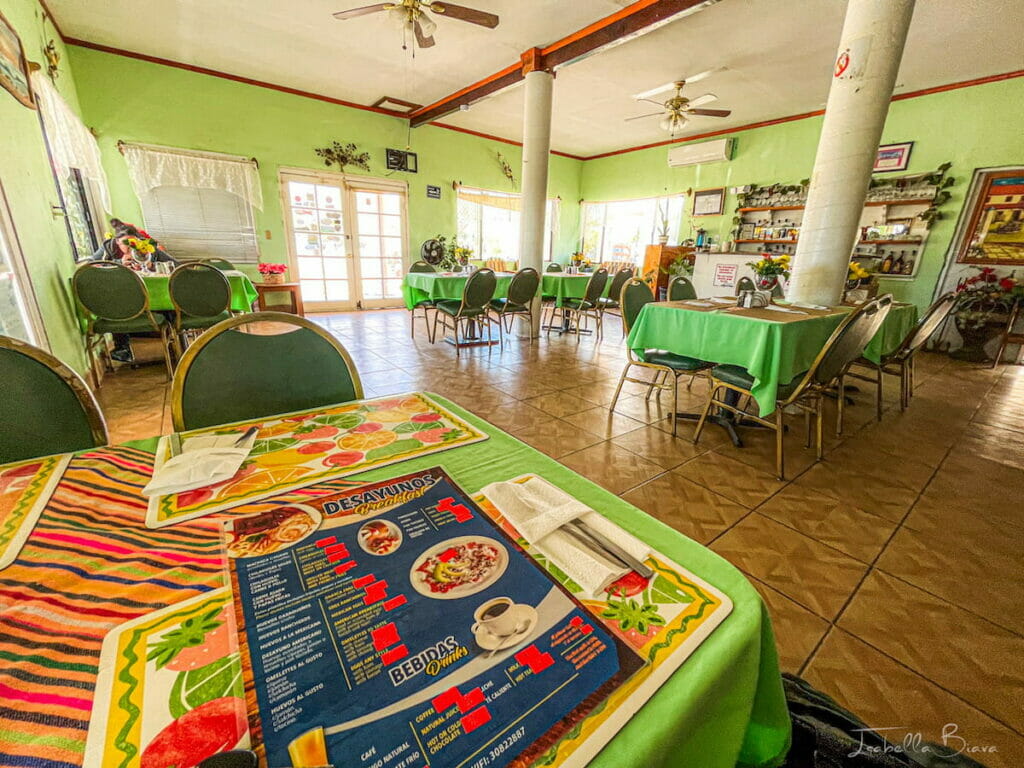 Interior of Alejandrinas.