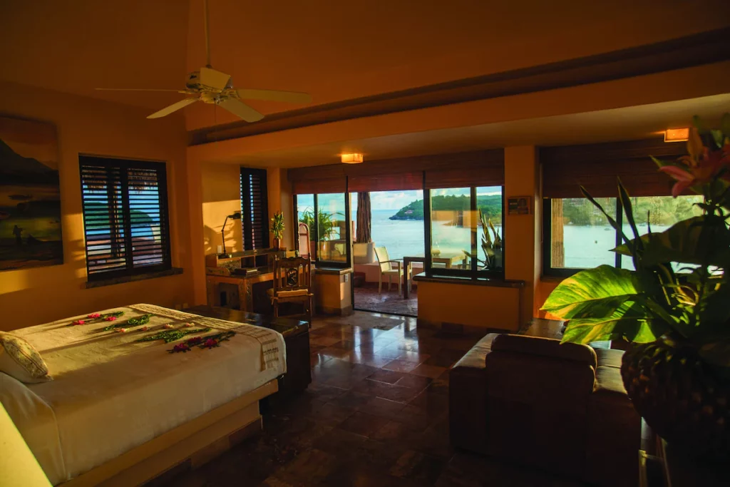 La Casa Que Canta luxury room.