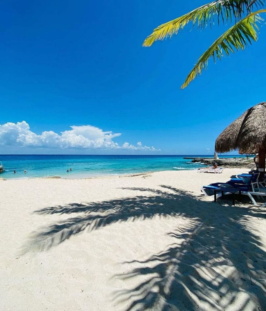 Buccanos Beach Club Cozumel Beach