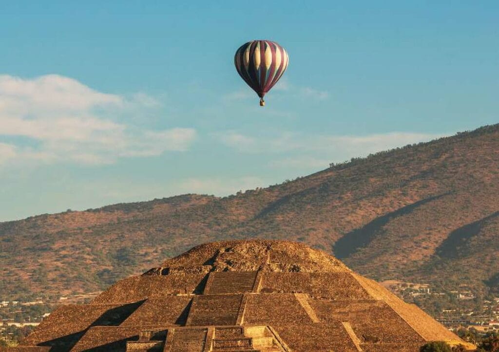 A hot air balloon at Teotihuacan.