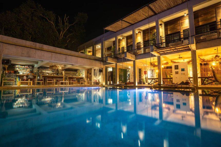 Makaaaba bacalar pool by night